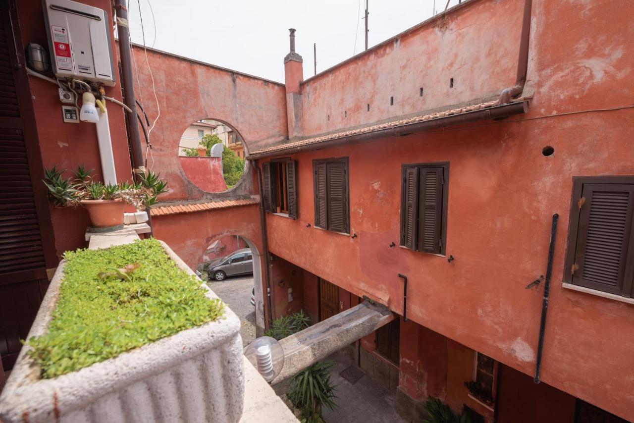 Evelina In Trastevere